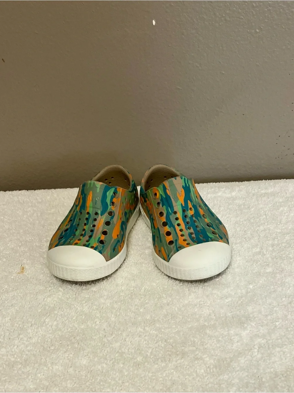 Native Jefferson Sugarlite Shoes,  City Eucamo/White/Tan - Size C5 (EUC)